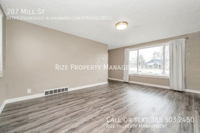 Photo - 207 Mill St