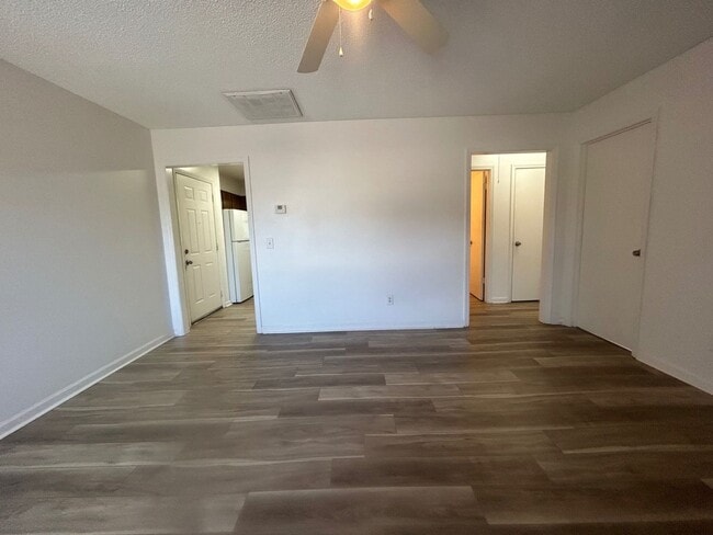 Photo - 1723 Stahl St