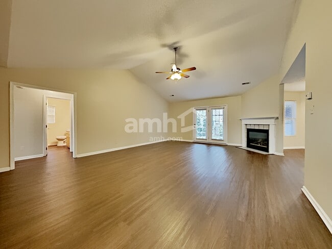 Photo - 2338 Sir Edward Ln
