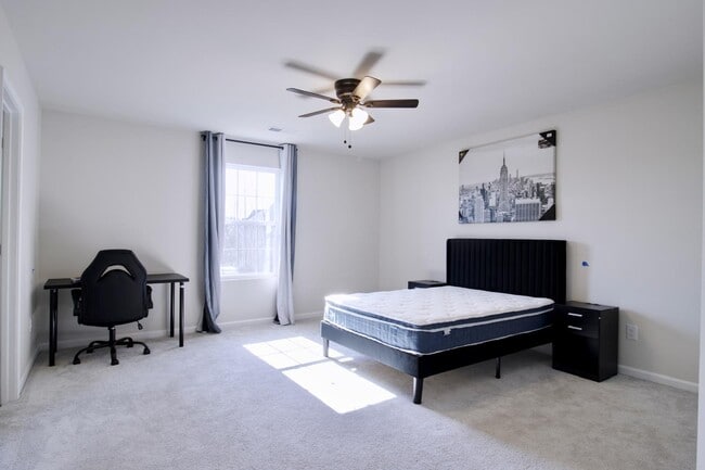 Building Photo - 10158 Chatham Run Ln Unit Master Suite