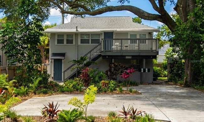 Building Photo - 3734 Burlington Ave N Unit 1