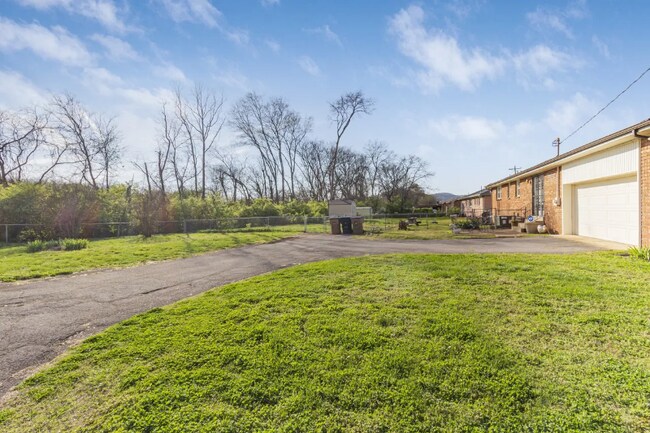 Photo - 3811 Crouch Dr