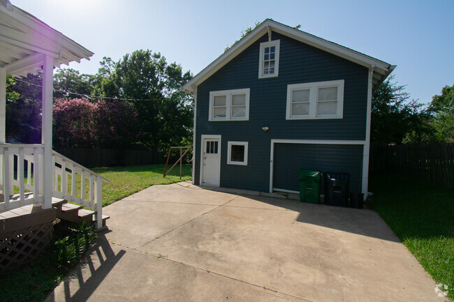 Building Photo - 306 W Bryan St Rental