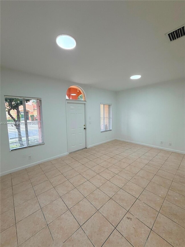 Photo - 102 S Santa Catalina Cir