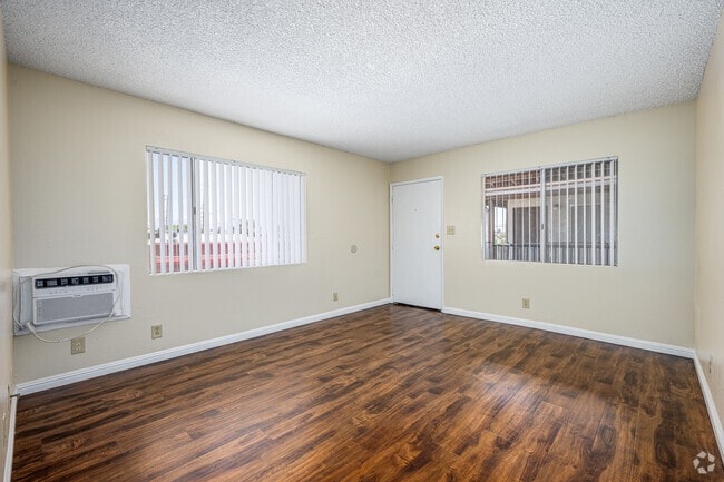 2BR, 1BA - 700SF - Living Room