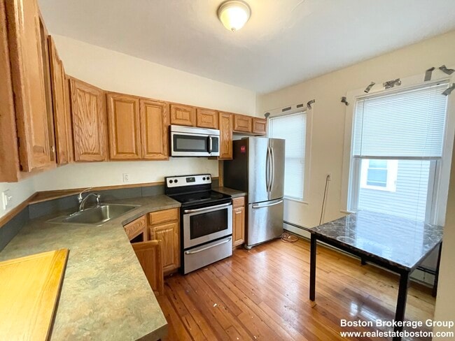 Building Photo - 1 Folsom Ave Unit 2