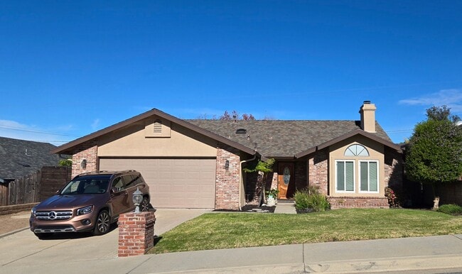 Building Photo - Well Maintained 3bd/2ba House