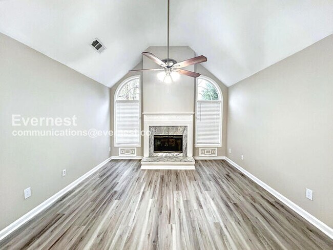 Photo - Limited Time Special Offer / 5-Bedroom Home with Garage / Pet-Friendly / Vouchers Accepted / Avai...