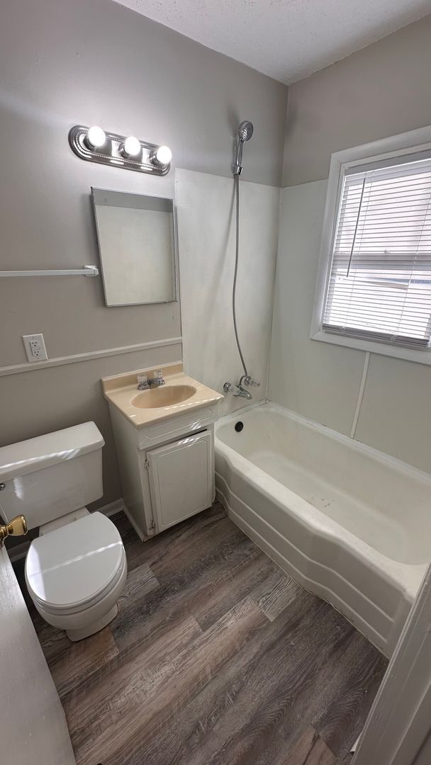 Photo - $525 - 1 bed 1 bath Duplex Unit 1421 E Lincoln