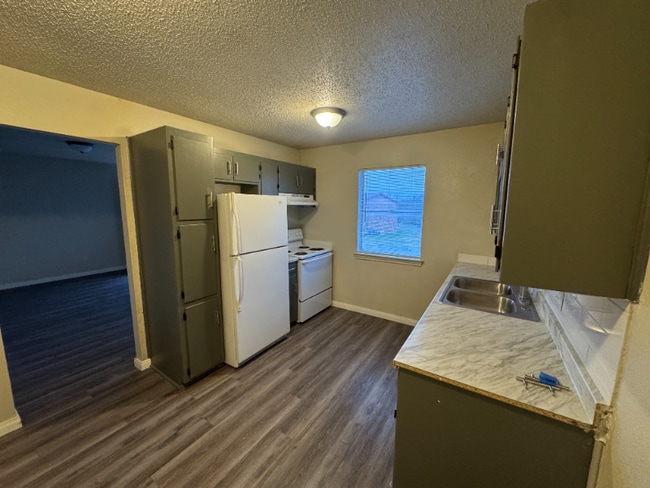 Photo - 301 Erby Ave Unidad C