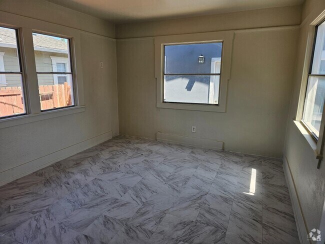 Building Photo - 215 Arkansas St Rental