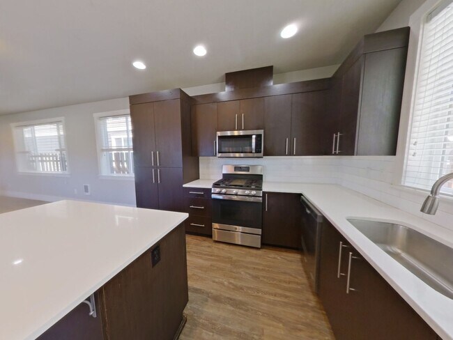 335-337 NW 18th St. - 335-337 NW 18th St. Apartment Unit 335 NW 18th St