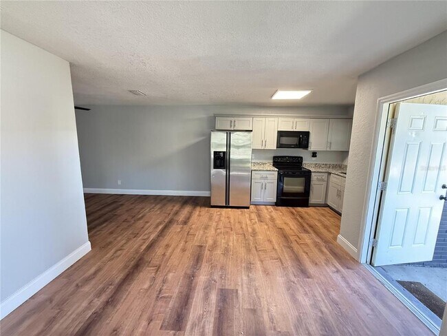 Photo - 2809 Marconi St