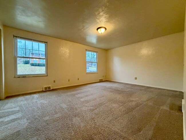 Photo - Gorgeous 2BR Townhouse in Plum! Washer & Dryer Included, Central A/C & More! Call Today!