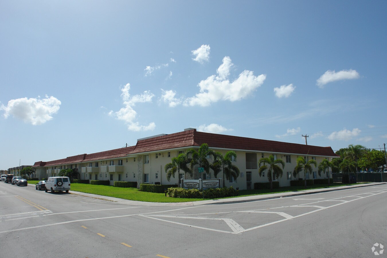 Chateau Coral Apartments - Chateau Coral Apartments