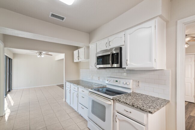 Photo - 22115 Fincastle Dr