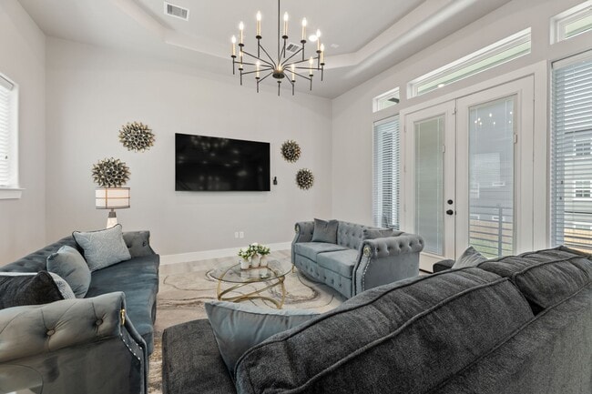 Photo - 8521 Brandon St