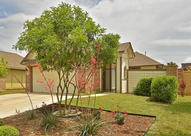 Photo - 202 Silo St