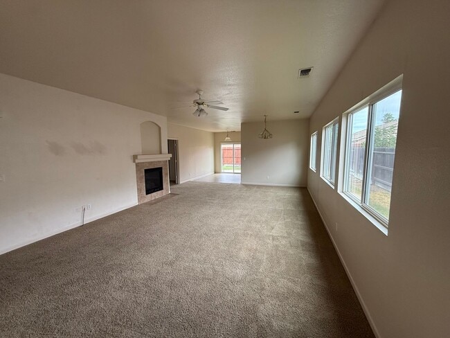 Photo - 3260 Poppy St