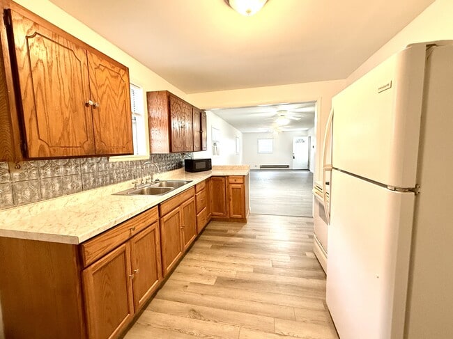 Photo - 329 E St NE