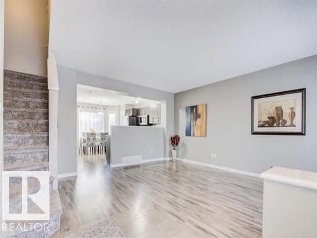 Photo - 3221 Cherry Cres SW