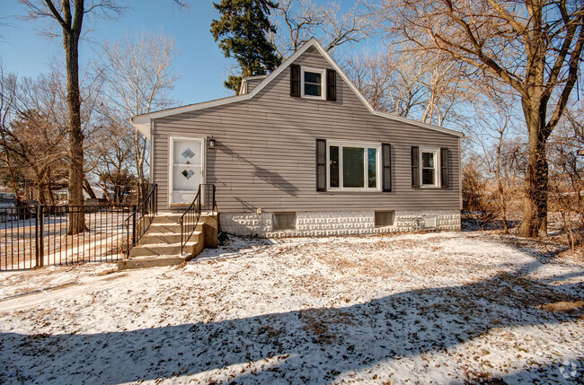 Building Photo - 28 S Richmond Ave Rental