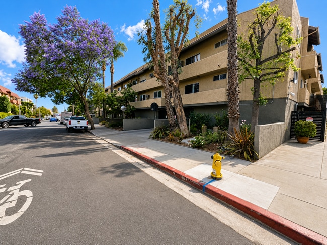 Photo - 1351 N Orange Dr Unidad 109