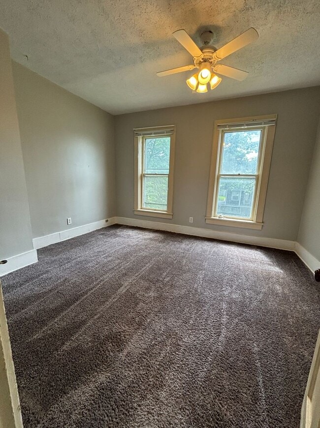 Photo - 3 bedroom, 1 bath apartment in Cedar Falls