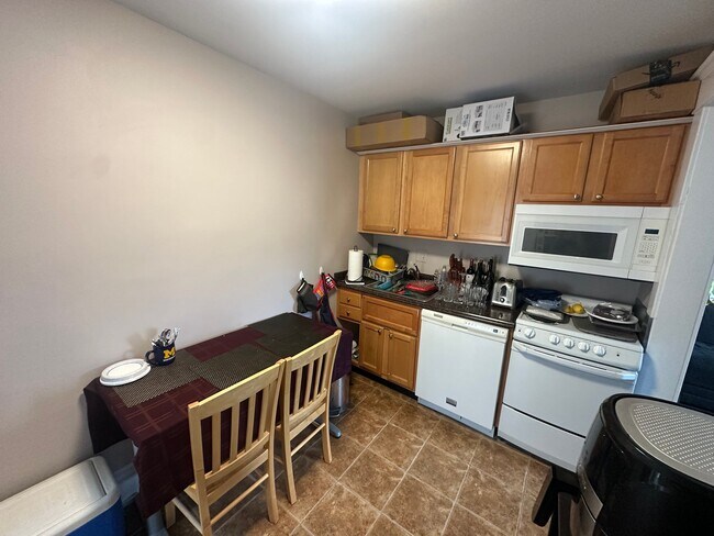 Photo - 1303 Wilmot St Unidad 21