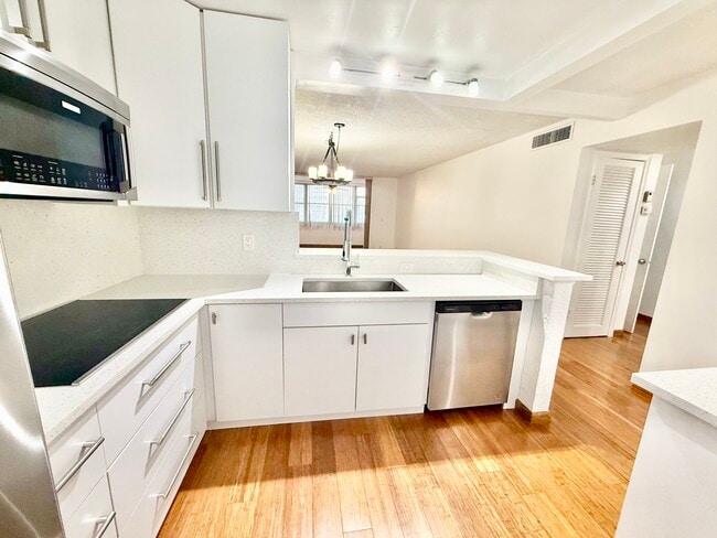 Photo - 901 NE 14th Ave Unit 104