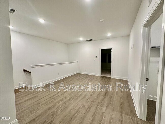 Photo - 2093 Maggie Vly Dr