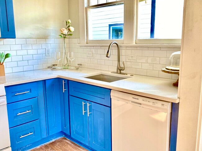 656 Cascade Ave SW Unit 656
