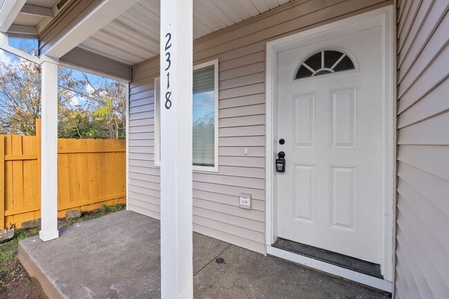 Photo - 4 bedroom/2.5 bathroom available in SE Portland