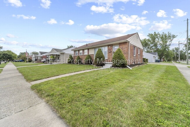 Photo - 1697 Winchester Ave