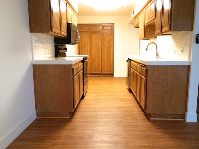 Unit 112 kitchen - 4540 Natick