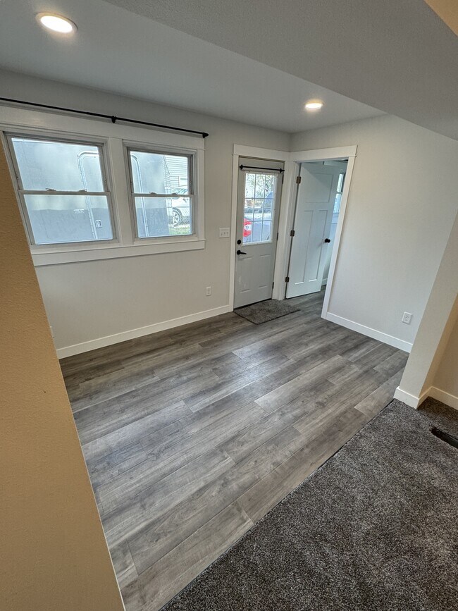 914 Lakeside Ave