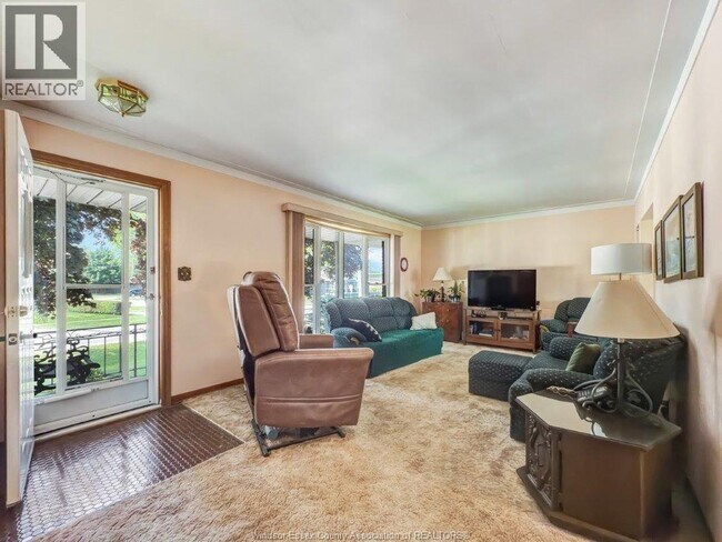 Photo - 305 Maple Ave