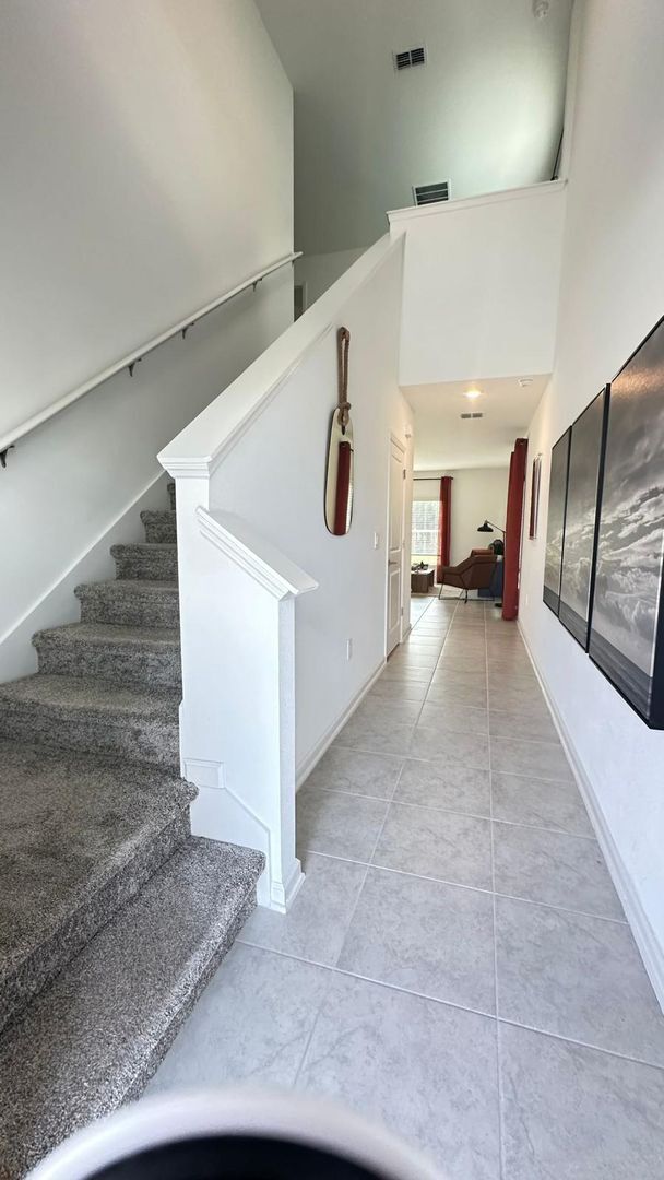 Photo - Bright & Open 4 Bed, 2 Bath Residence in Davenport!