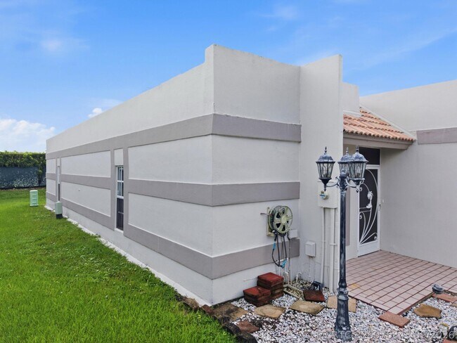 9160 Fairbanks Ln