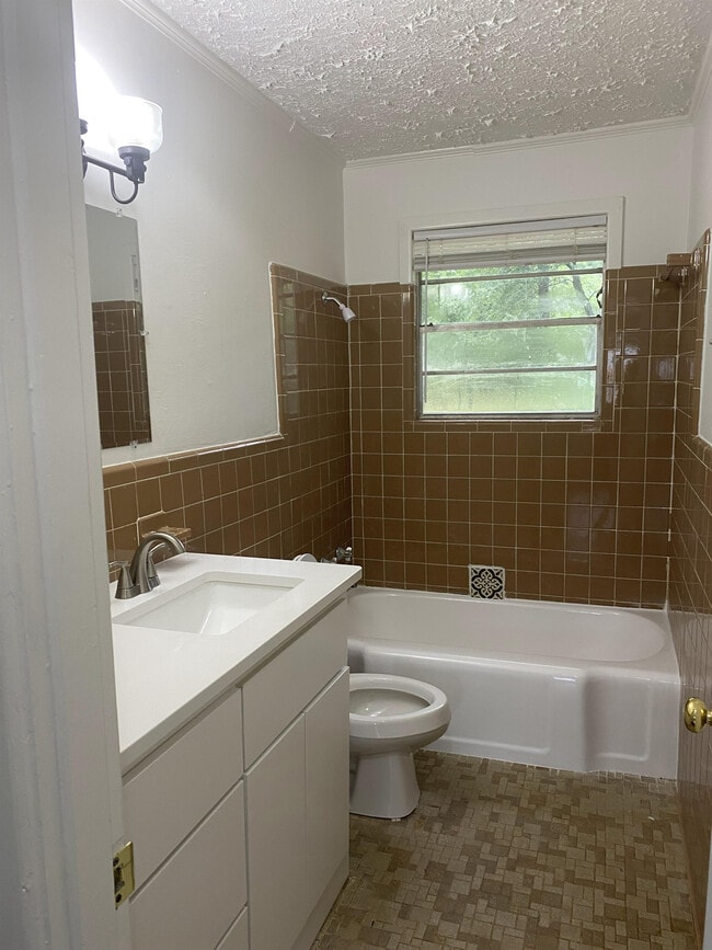 Photo - 2108 Independence St