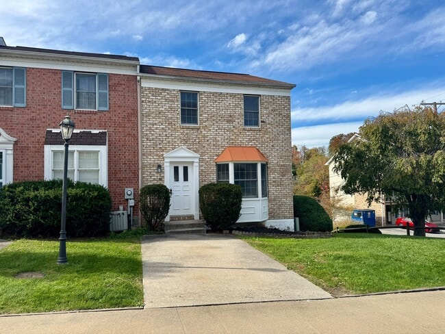 Photo - 3 bed/2.5 bath Townhouse near Med Center a...