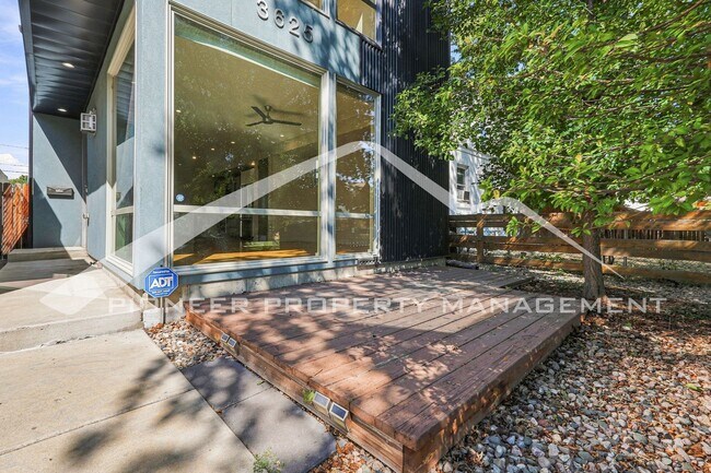 3625 Mariposa St