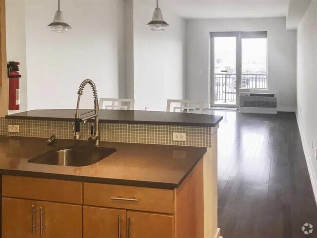 Building Photo - 3312 Hudson Ave Unit 6H Rental