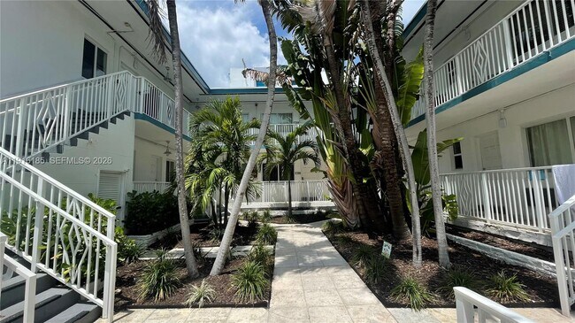 7710 Harding Ave Unidad 408