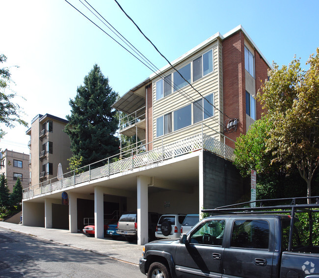 Building Photo - 154 Valley St Rental