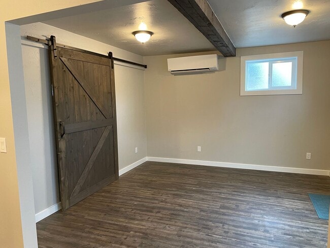 Photo - EICB1055 Unit 1057