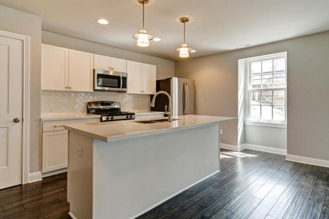 Photo - 48 Aston Row Ln Unit B