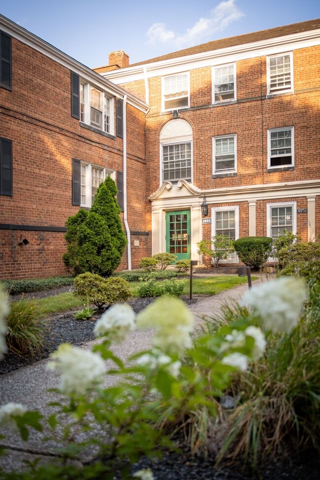 Photo - North Moreland Courts Apartments