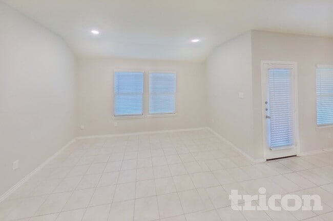 Photo - 112 Woodland St