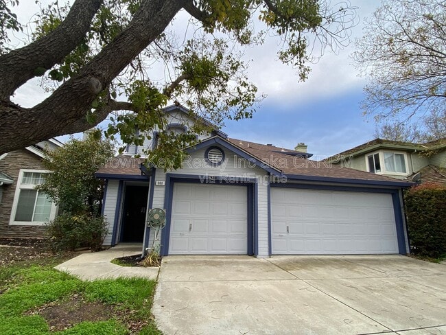 Building Photo - 960 Vallerand Rd